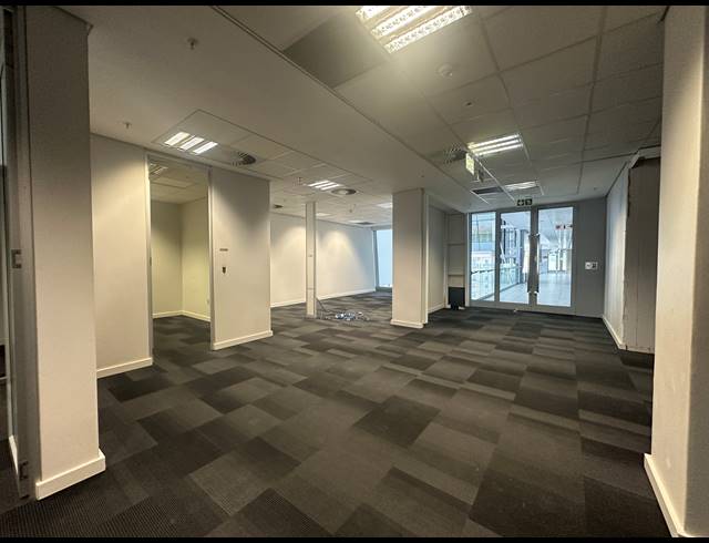 545M² OFFICE TO LET IN SANDTON CENTRAL
